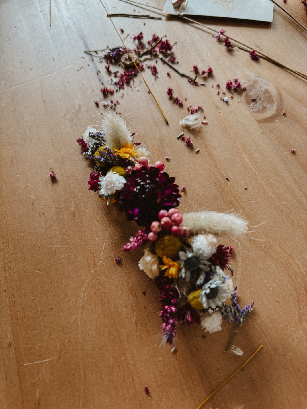 Workshop - Bloemen in je Lokken – DIY haarspeld met droogbloemen - Foto